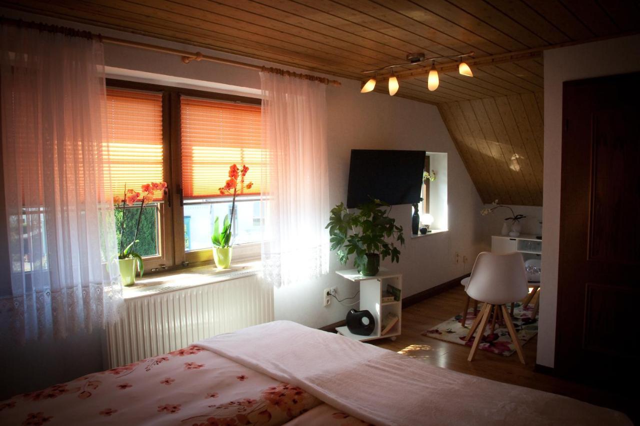 Gaestezimmer Im Gruenen Haus Apartment Thum Exterior photo